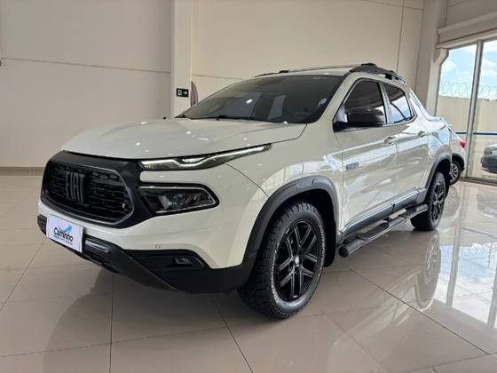 FIAT TORO 2.0 16V TURBO DIESEL ULTRA 4WD AT9 FIAT TORO 2.0 16V TURBO DIESEL ULTRA 4WD AT9
